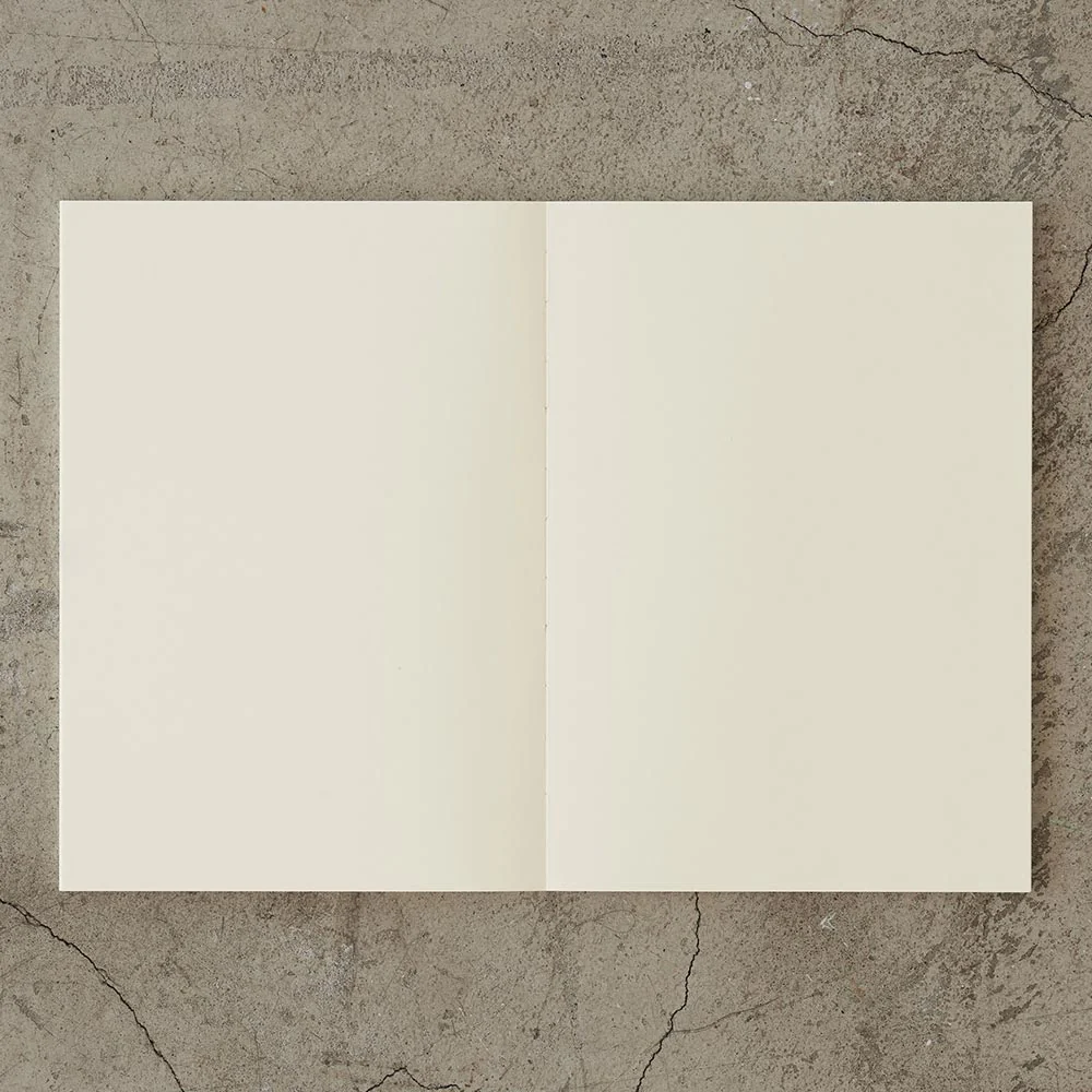 Midori MD Thick Notebook A5 Plain - Image 3