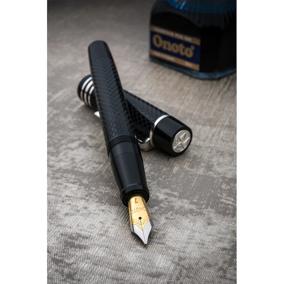 Onoto Magna Classic Fountain Pen Black Chased - Image 4
