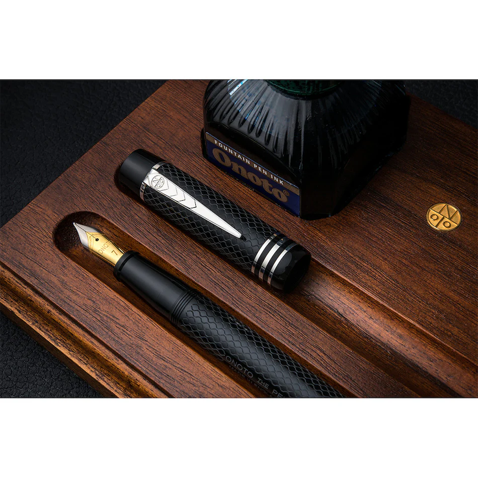 Onoto Magna Classic Fountain Pen Black Chased - Image 5
