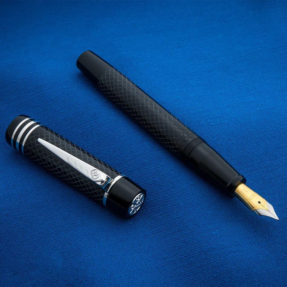 Onoto Magna Classic Fountain Pen Black Chased - Image 6