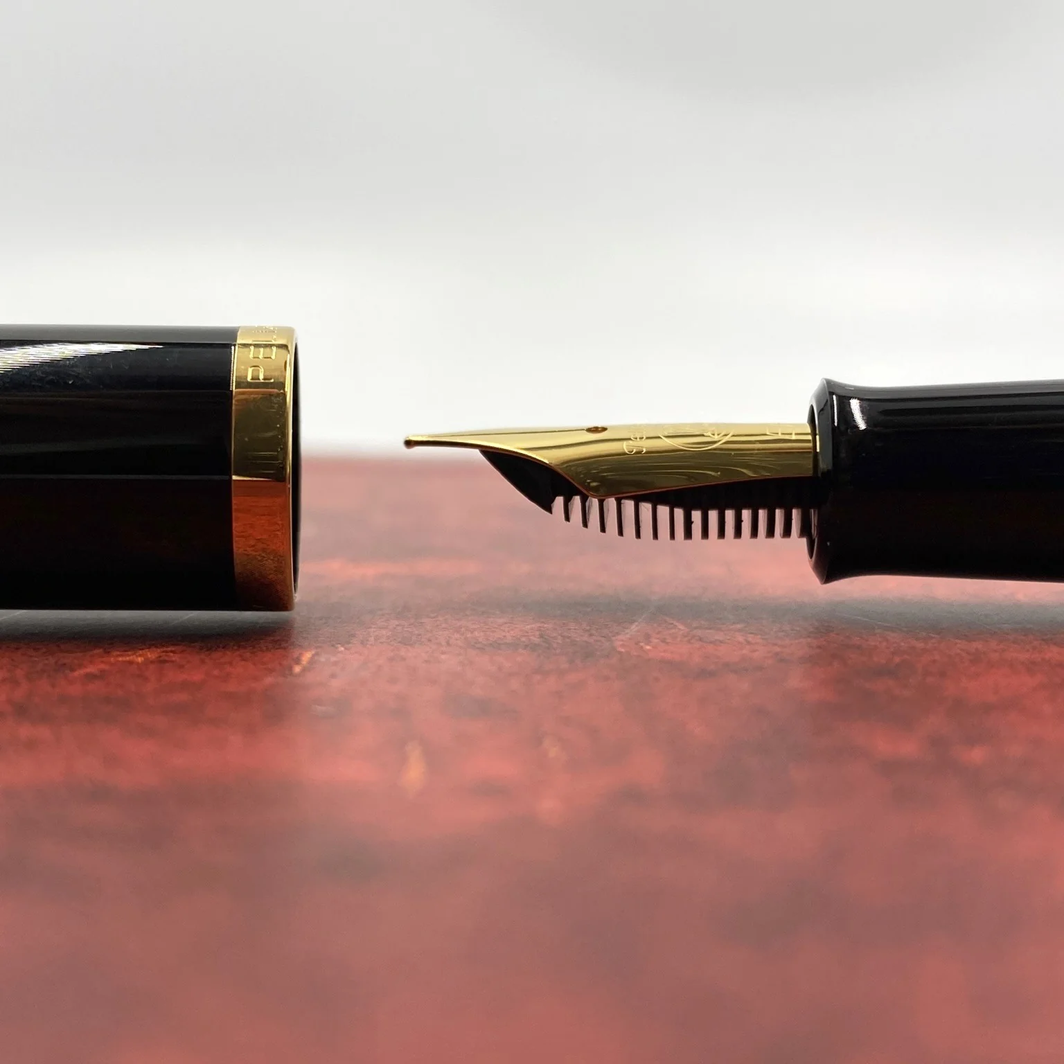Pelikan Classic M200 Fountain Pen Red Marbled Special Edition - Image 6