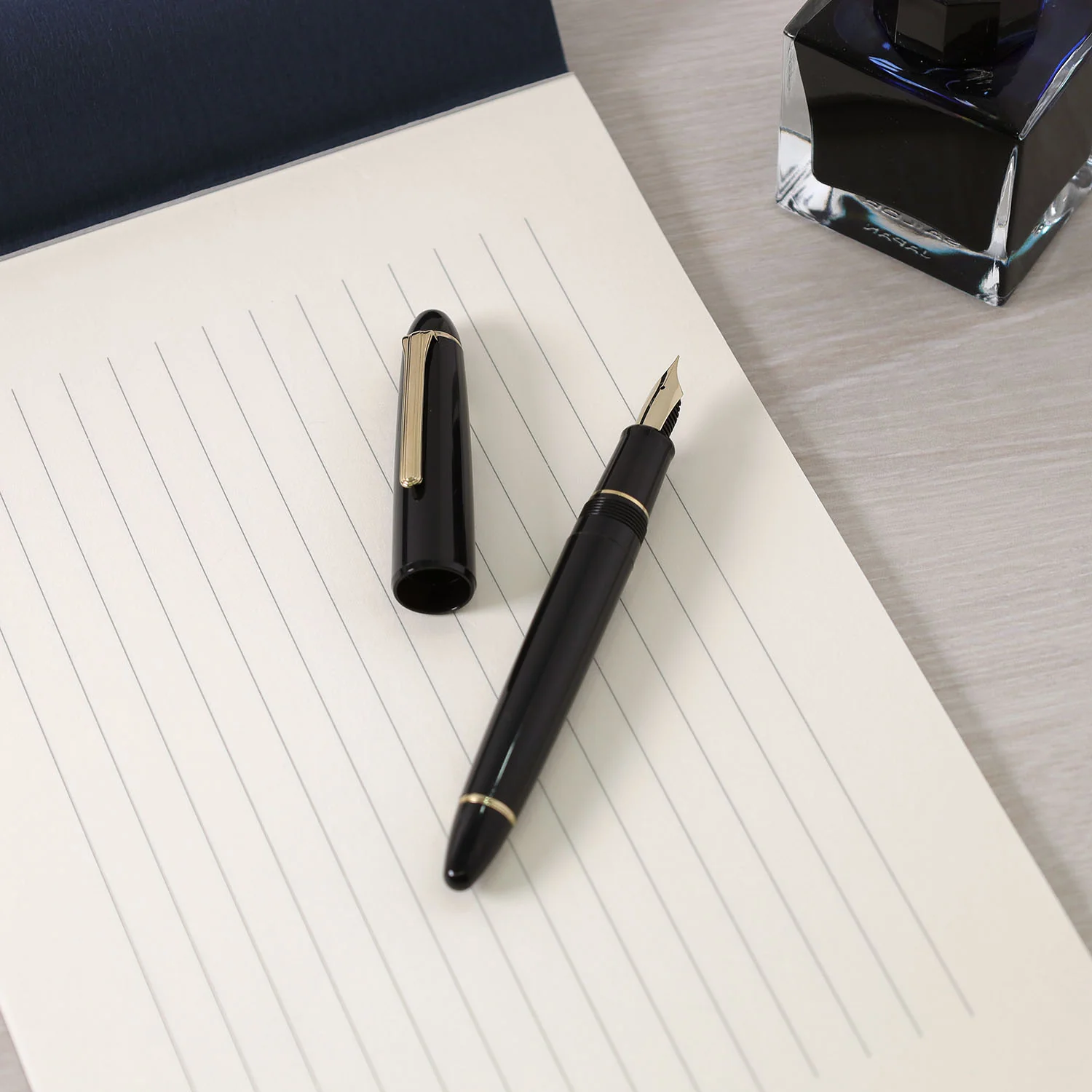 Sailor 1911 Large Casual Fountain Pen Muted Black with Gold Trim Steel Nib - Image 3