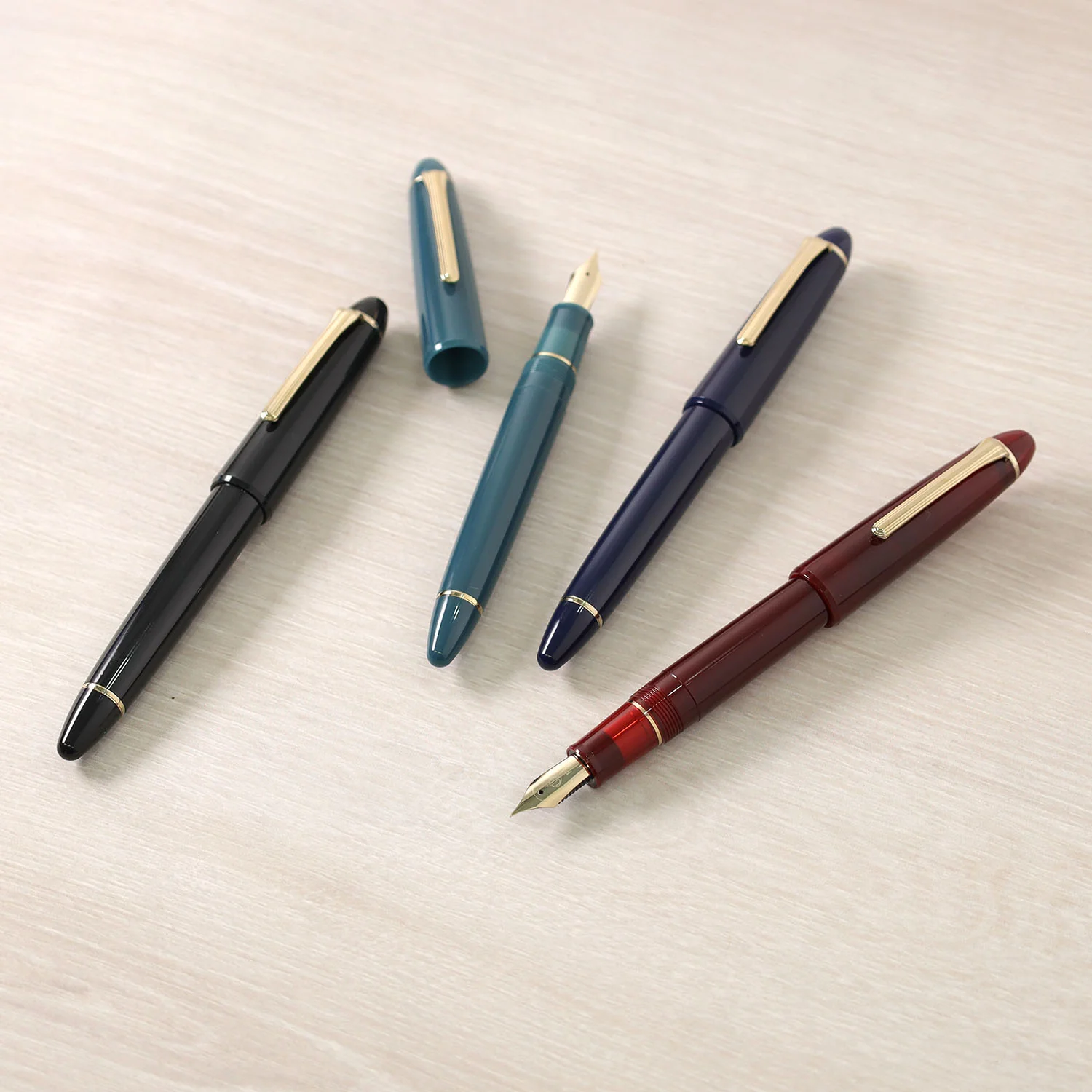 Sailor 1911 Large Casual Fountain Pen Muted Black with Gold Trim Steel Nib - Image 4