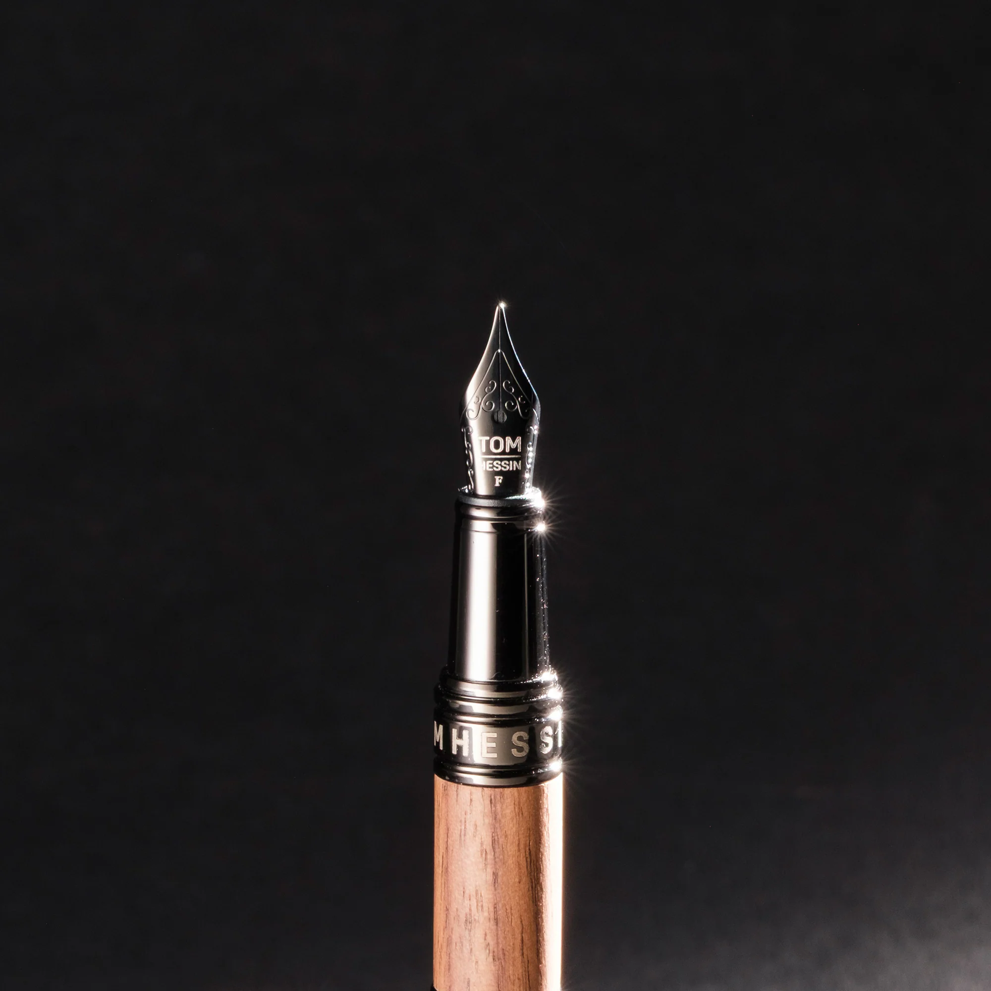 Tom Hessin Revolution Fountain Pen Rustic Wood Barrel with Gunmetal Trim - Image 3