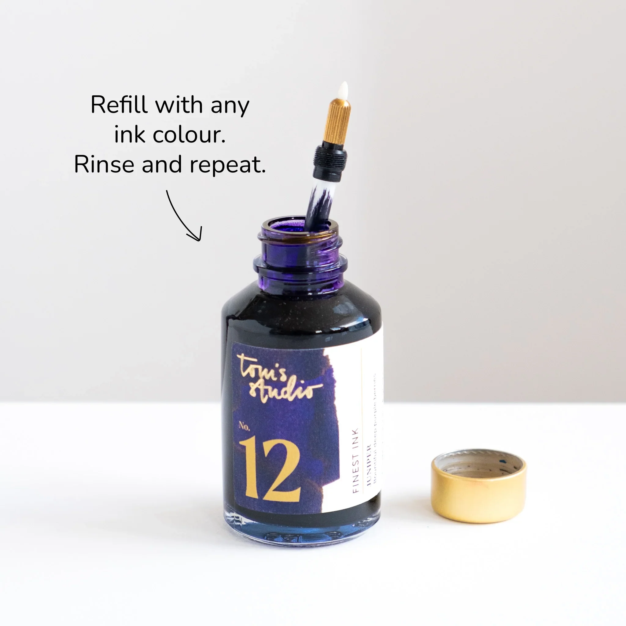 Tom's Studio Lumos Refillable Duo Tip Fineliner and Brush Pen Rose Raspberry - Image 3