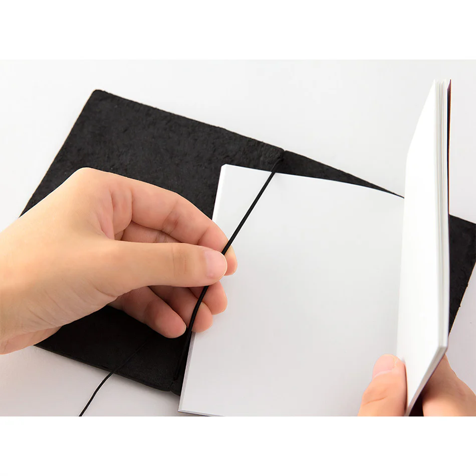 TRAVELER'S COMPANY Traveler's Notebook Leather Passport Size Black - Image 3