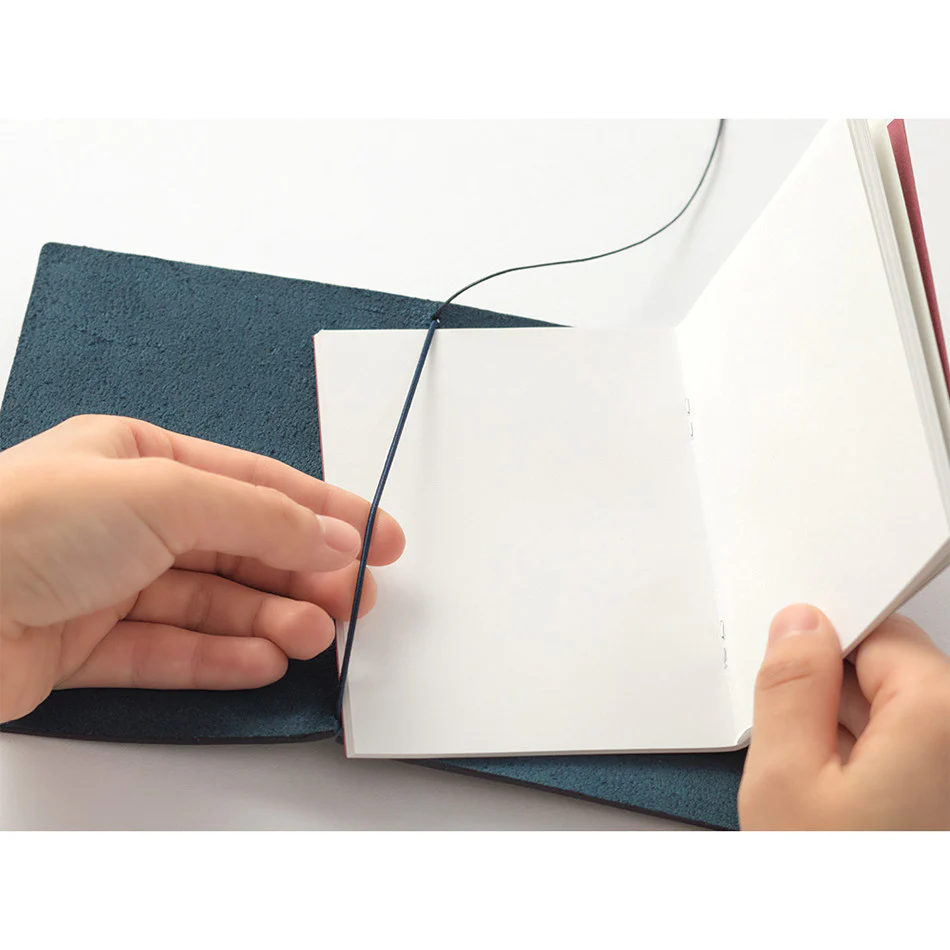 TRAVELER'S COMPANY Traveler's Notebook Leather Passport Size Blue - Image 4